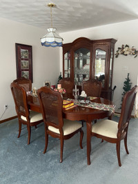 Thomasville dining room suite 