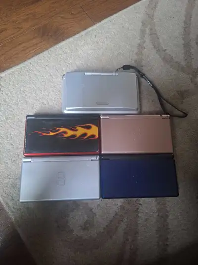 Selling a variety of nintendo ds consoles Nintendo ds $90 Silver nintendo ds lite $90 Blue Nintendo...