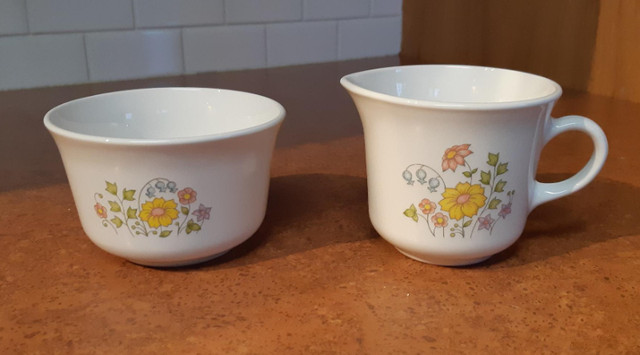 Vintage 'Spring Meadow'  Corelle Sugar Bowl & Creamer in Kitchen & Dining Wares in Kamloops