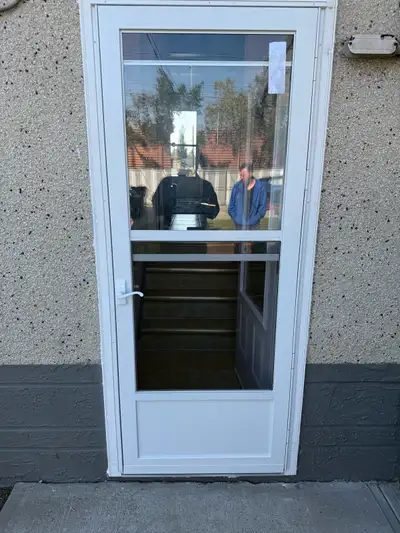Handyman services available same day service for plumbing / electrical / drywall/ flooring / paintin...