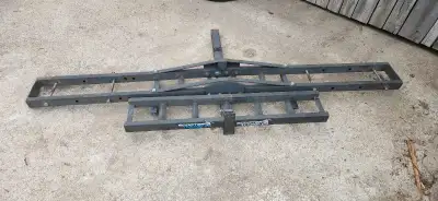 Je vends mon support à moto qui est en bonne condition. Il est parfait pour transporter votre moto e...