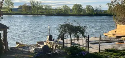 Comfortable and fully equipped room located in a clean and quiet basement space directly by the rive...