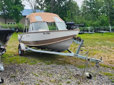 2022 75 hp tohatsu with variable idling speed 2000 lund with trailer Rpm, Bimini top Bow mounted tro...