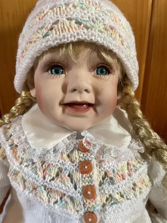 Poupée Porcelaine Collection 42 Cm - Fille Blonde Années 80 Avec Support
