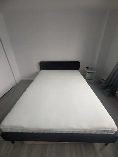 Matelas queen, View more