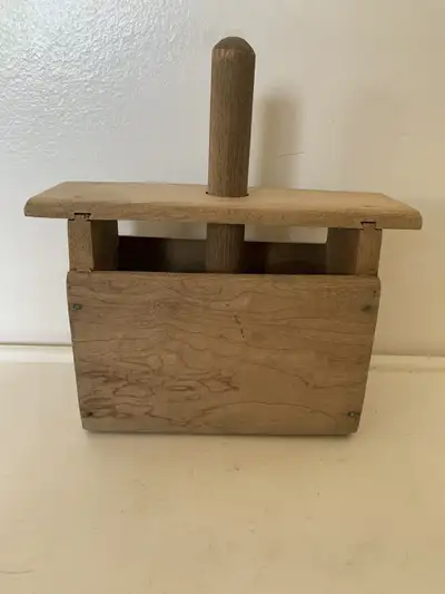 Antique Butter Press in excellent condition Great Farmhouse Kitchen Decor Text 561-7878 or kijiji me...