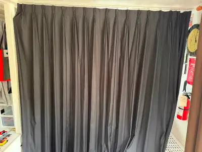 Toile noire en tissus épais et opaque, View more
