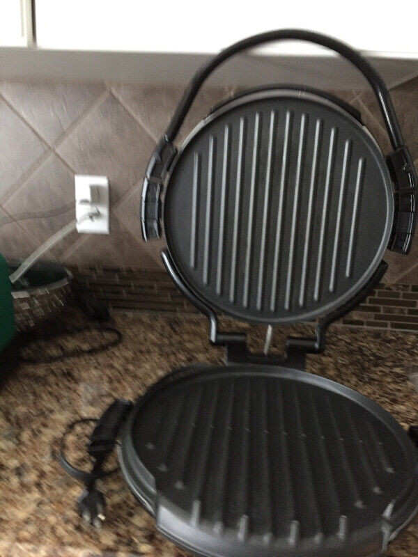 REDUCED-Like New George Foreman with 2 removable plates in Kitchen & Dining Wares in Saskatoon - Image 2