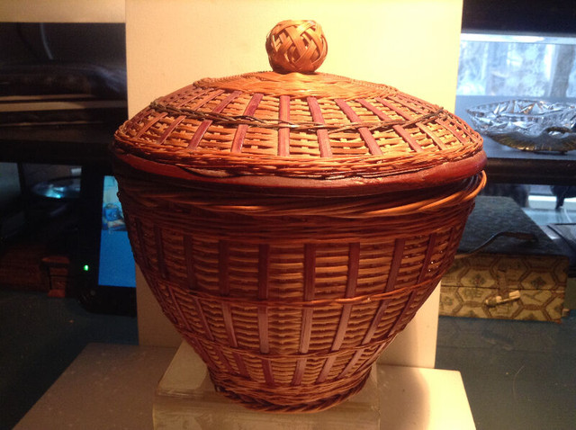 ANTIQUE CHINESE WICKER BASKET in Arts & Collectibles in Vancouver - Image 3
