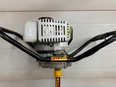 Model SD60I series 3500, 8” 2-stroke c/w extension and blade cover