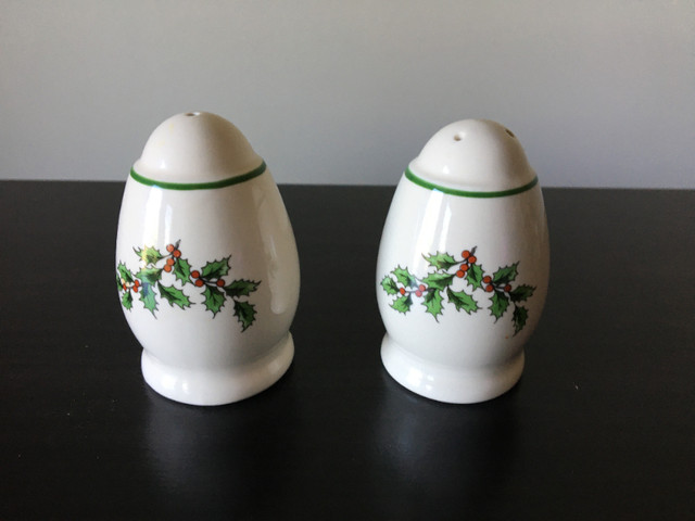 CHRISTMAS SALT & PEPPER SHAKERS in Arts & Collectibles in Calgary
