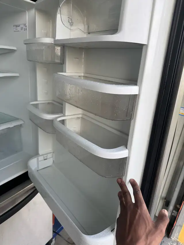 stainless steel fridge  in Refrigerators in City of Montréal - Image 4