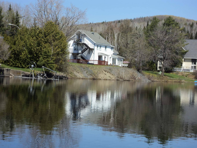 St-Marc-du-Lac-Long, Triplex for Sale with 5 1/2