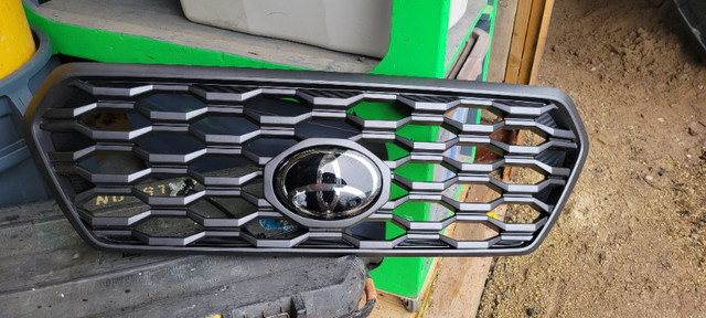 Toyota Tacoma 2022 Front Grill in Auto Body Parts in City of Toronto - Image 2