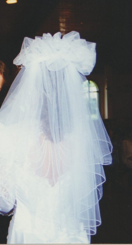 Mermaid Style Wedding Dress in Wedding in Saskatoon - Image 3
