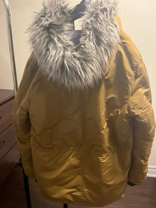 Men's Winter Jacket – “BENCH” Jacket. Size XL in Men's in Mississauga / Peel Region - Image 7