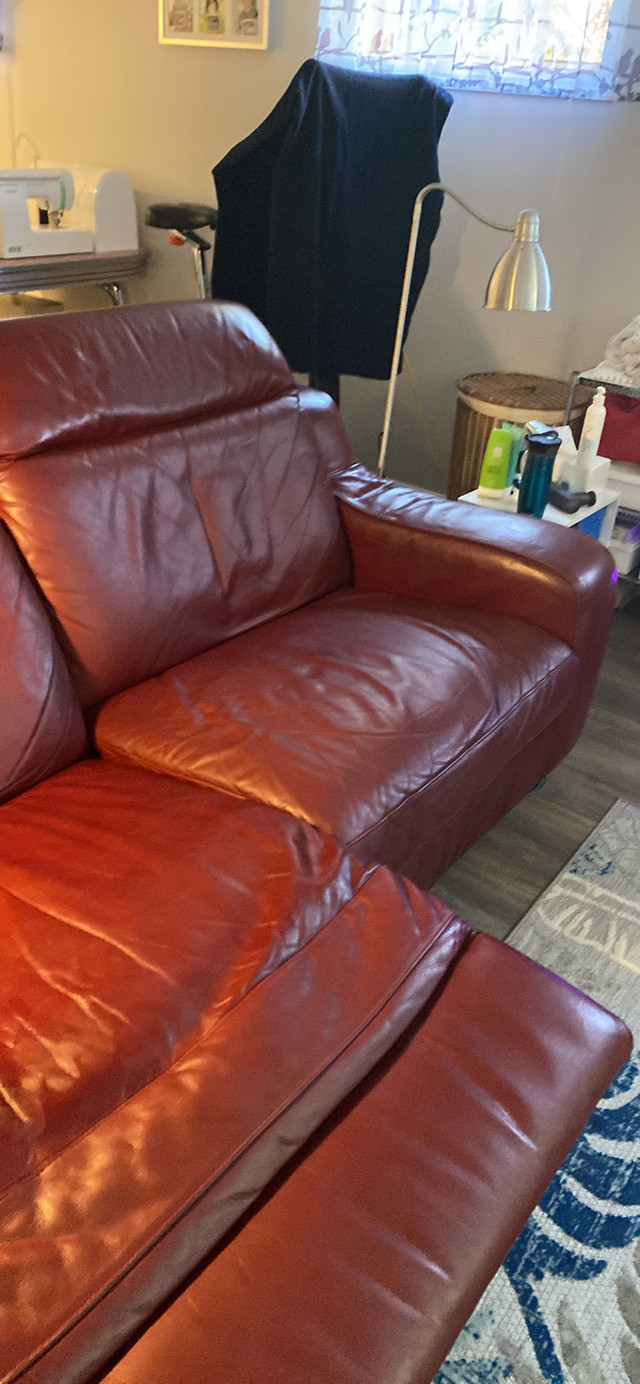 Sofa cuir in Couches & Futons in Longueuil / South Shore