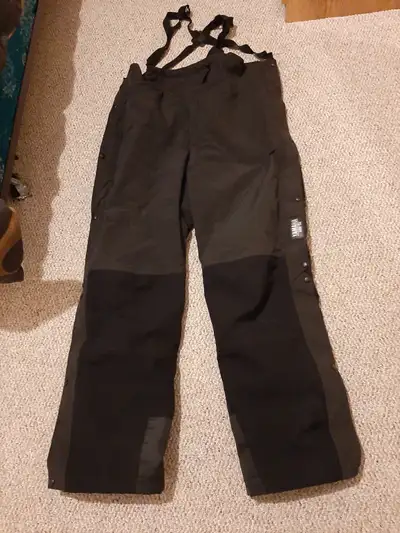 Size XL. Goretex material. A little big for me so hardly ever worn. In great shape, all snaps, zippe...