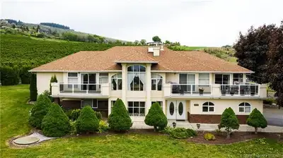 10 minutes to Major shopping centre. Come and enjoy this retreat where your driveway is ploughed of...