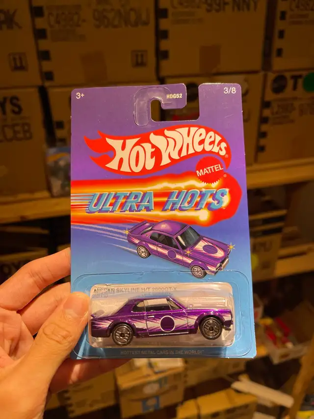 Hot wheels Ultra Hots Nissan Skyline H/T 2000 GTX Purple Hako in Arts & Collectibles in Markham / York Region - Image 2