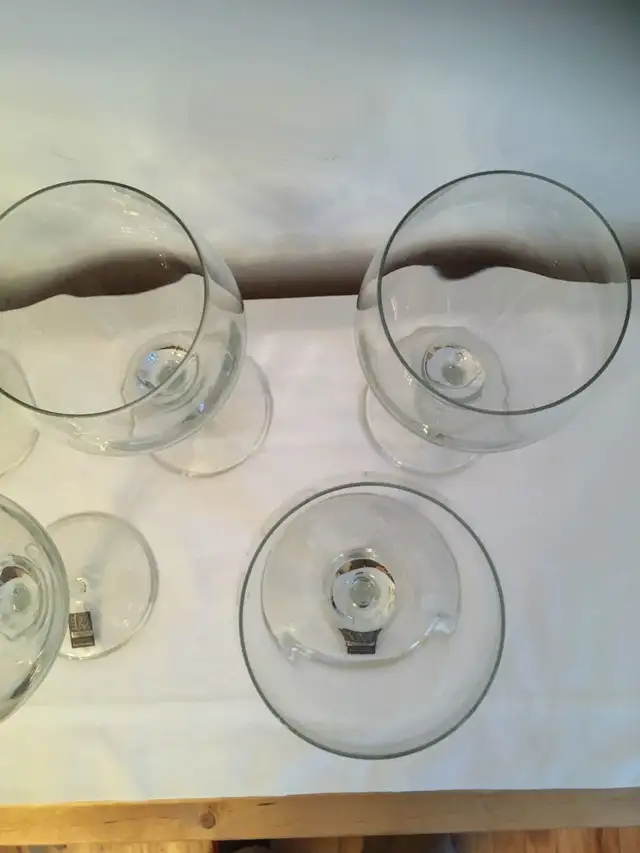 8 Verres Vin de Crystal Roscher8 Crystal Wine Glasses in Kitchen & Dining Wares in City of Montréal - Image 5