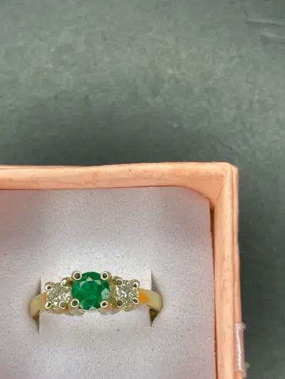 LADIES DIAMOND AND EMERALD RING 14K GOLD, 4 GRAMS, SIZE 7.25, View more