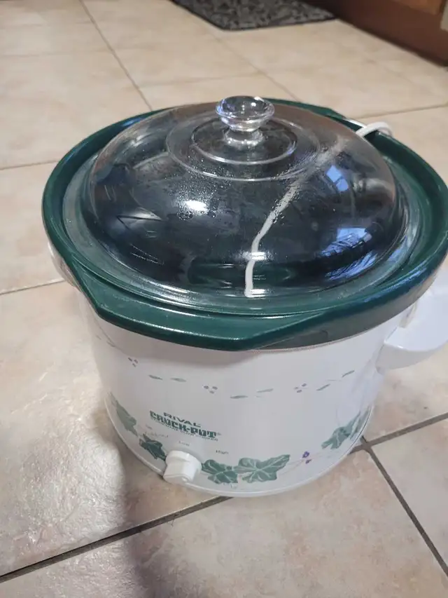 Rival Crock-Pot in Microwaves & Cookers in Oakville / Halton Region - Image 3