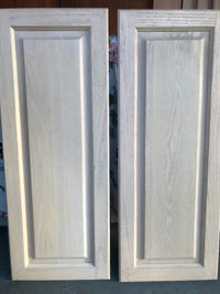 2 portes d'armoires NEUVES en chêne blanchi 13 5/16 x 34 1/2