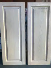 2 portes d'armoires NEUVES en chêne blanchi 13 5/16 x 34 1/2