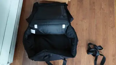Sac de livraison Uber peu utilisé, comme neuf, garde les repas chauds, idéal pour livrer les pizzas...