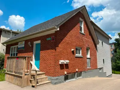 Prime location near Wilfred Laurier University, University of Waterloo & Conestoga College. Shops, R...