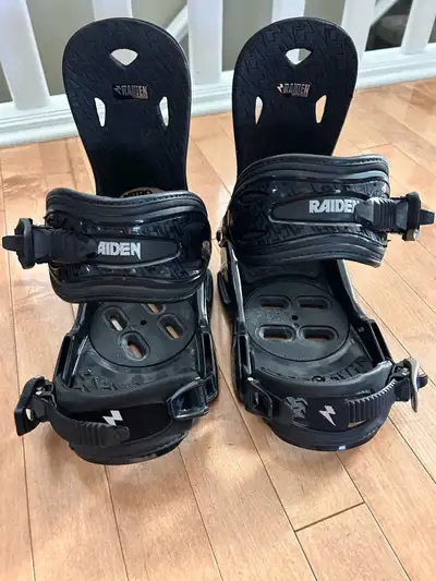 Raiden bindings Fits pretty tight around a women’s 8 I think these are youth but I’m not certain Pic...