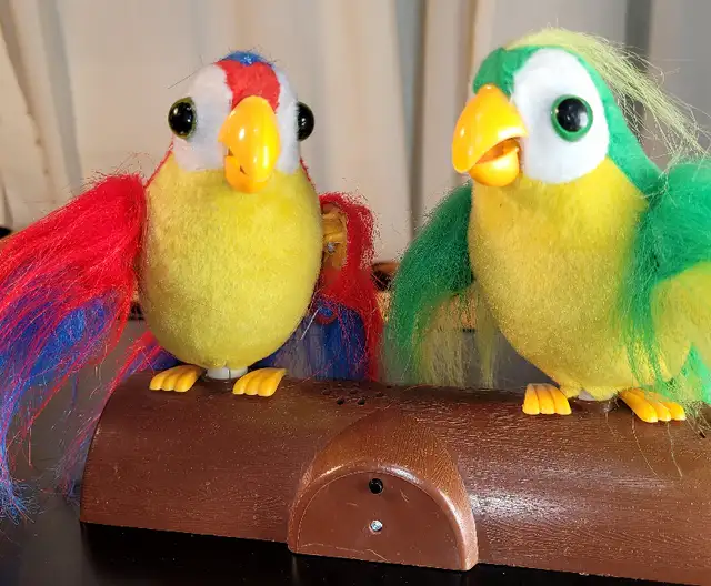⭐ Rare Pete The Talking Parrot And Friend (By Gemmy) in Arts & Collectibles in City of Toronto - Image 2
