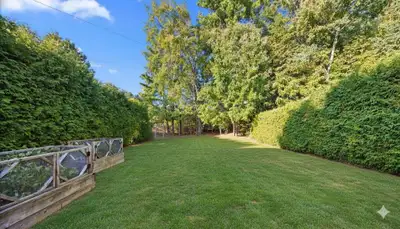 Two rooms (for one person) in a spacious detached shared home with a large backyard in Bridlewood, c...
