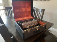 Caruso 100 accordion with original case 120 bass.
