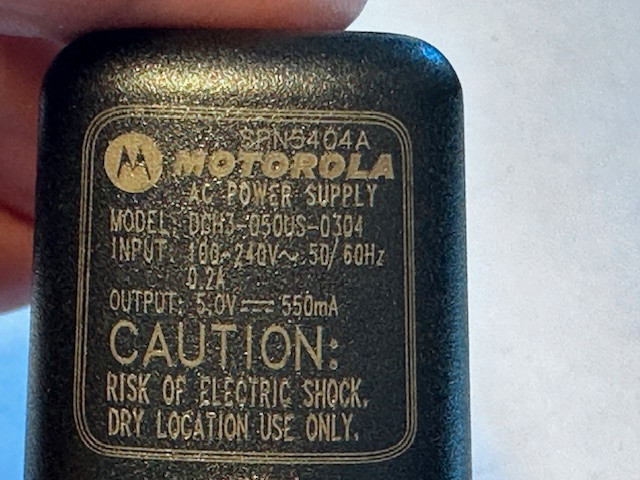 Chargeur adaptateur Motorola SPN5404A  5.0Vdc dans Accessoires pour cellulaires  à Laurentides - Image 3