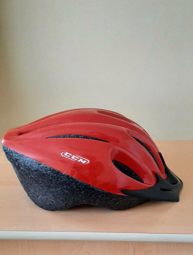 CCM Bike Helmet  in Clothing, Shoes & Accessories in Mississauga / Peel Region - Image 3