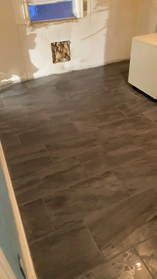 Tile installer541162288154552324