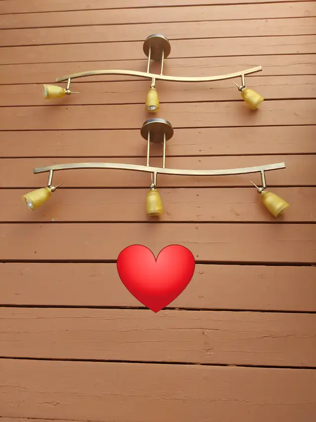 ❤️2 LUMINAIRES SUR RAIL 36 PO. LONG $5.00 CHAQUE❤️ in Indoor Lighting & Fans in Laval / North Shore - Image 4
