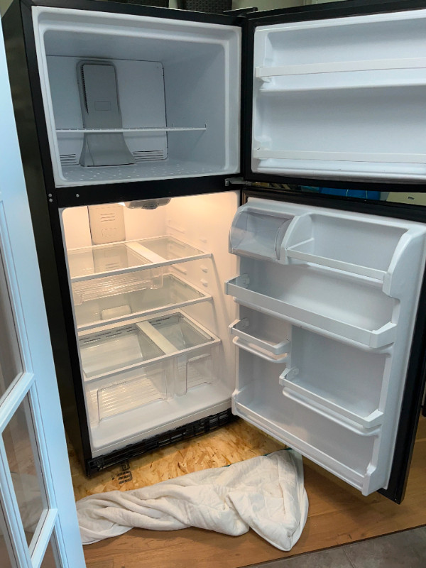 WHIRLPOOL REFRIGERATOR in Refrigerators in Renfrew - Image 2