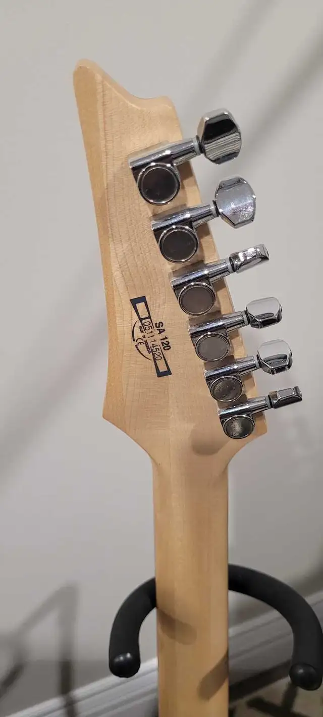 ibenez sa 120 electric guitar in Guitars in Markham / York Region - Image 4