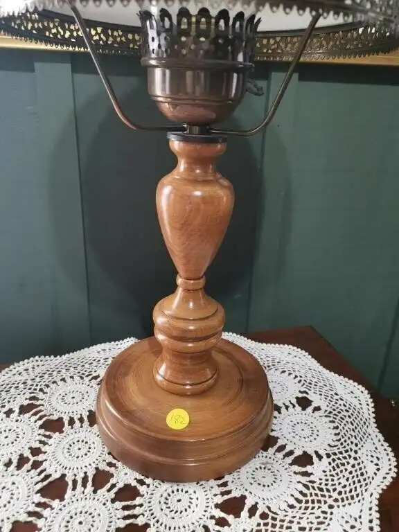 VINTAGE ROXTON TABLE LAMP WOOD BODY PERFECT - NO GLASS in Arts & Collectibles in Mississauga / Peel Region - Image 4