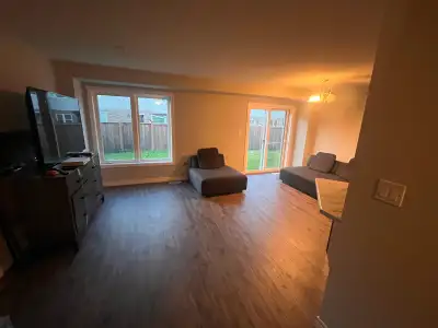 4 bed 2.5 bathroom townhouse upper Stoney creek off rymal road