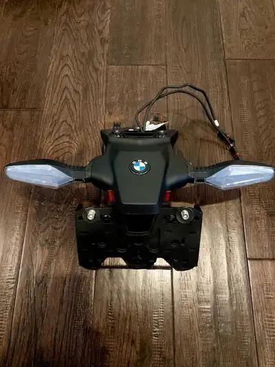 Original 2025 BMW S1000rr Tail light/signal light license plate assembly,in mint condition,will work...
