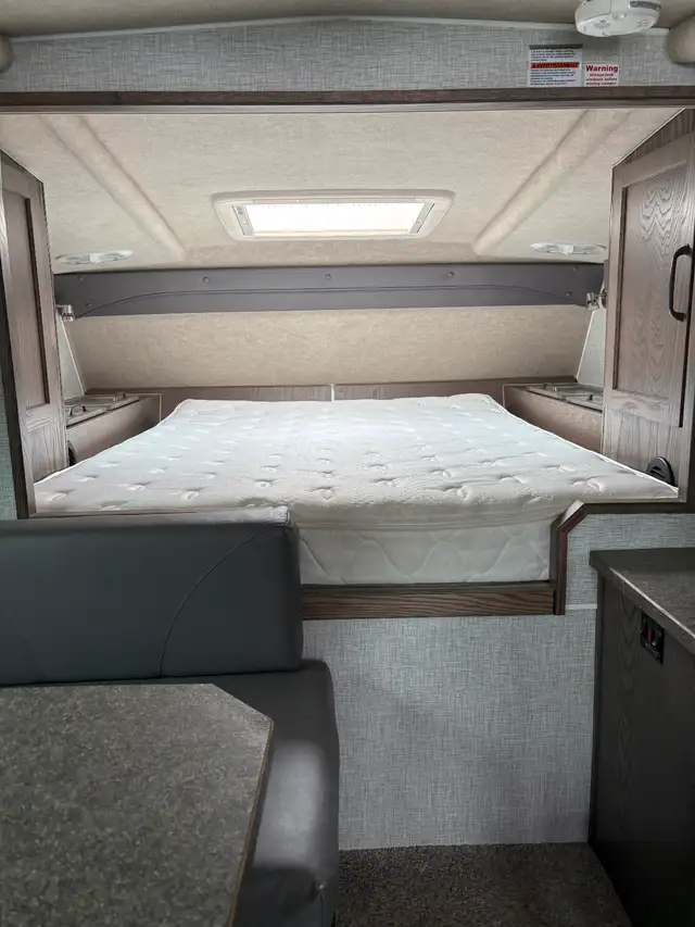 Campeur porté Northern Lite 9.6 Sportsman plus in Travel Trailers & Campers in Granby - Image 7