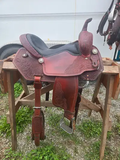 Irvines custom barrel saddle, View more