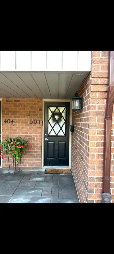 1 condo room for rent in Erindale, Mississauga. (Dundas and Mavis) 3 min walk to MiWay bus stop. 7 m...