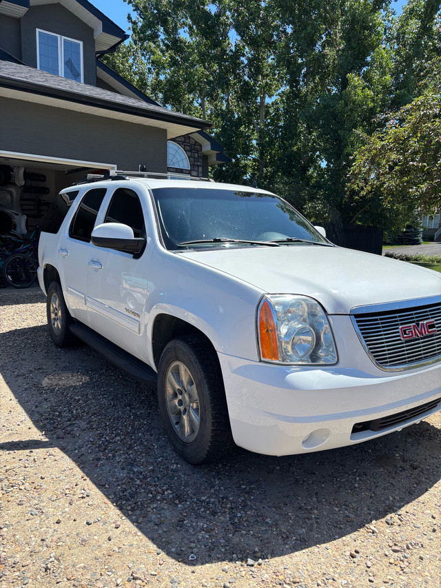 2013 Yukon in Cars & Trucks in Medicine Hat