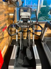 True Fitness CS800 Elliptical