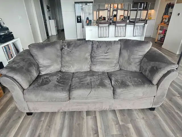 Couch & Love Seat in Couches & Futons in City of Halifax - Image 2